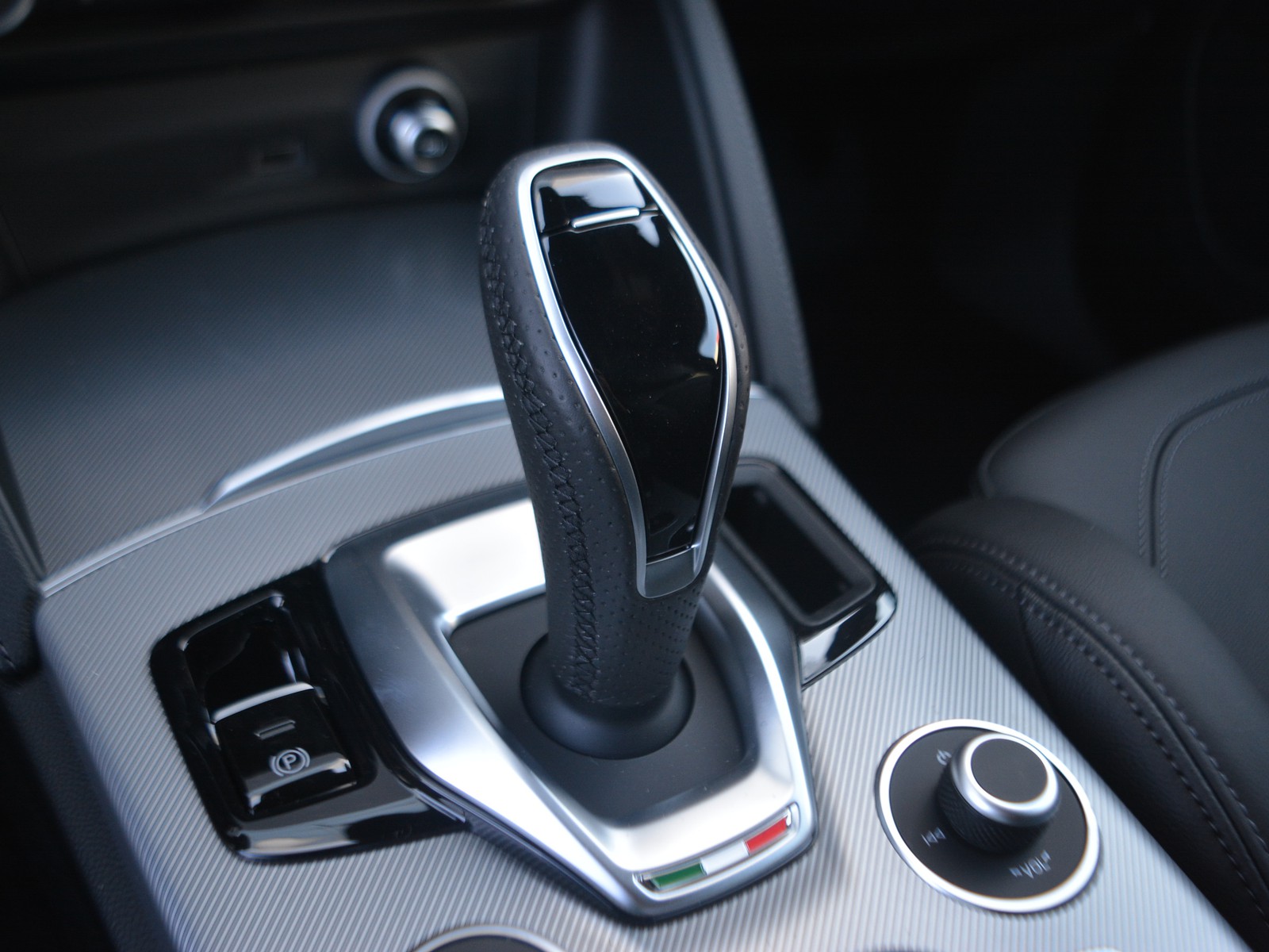 17 - Alfa Romeo Stelvio 2.2 turbo 210cv veloce q4 at8