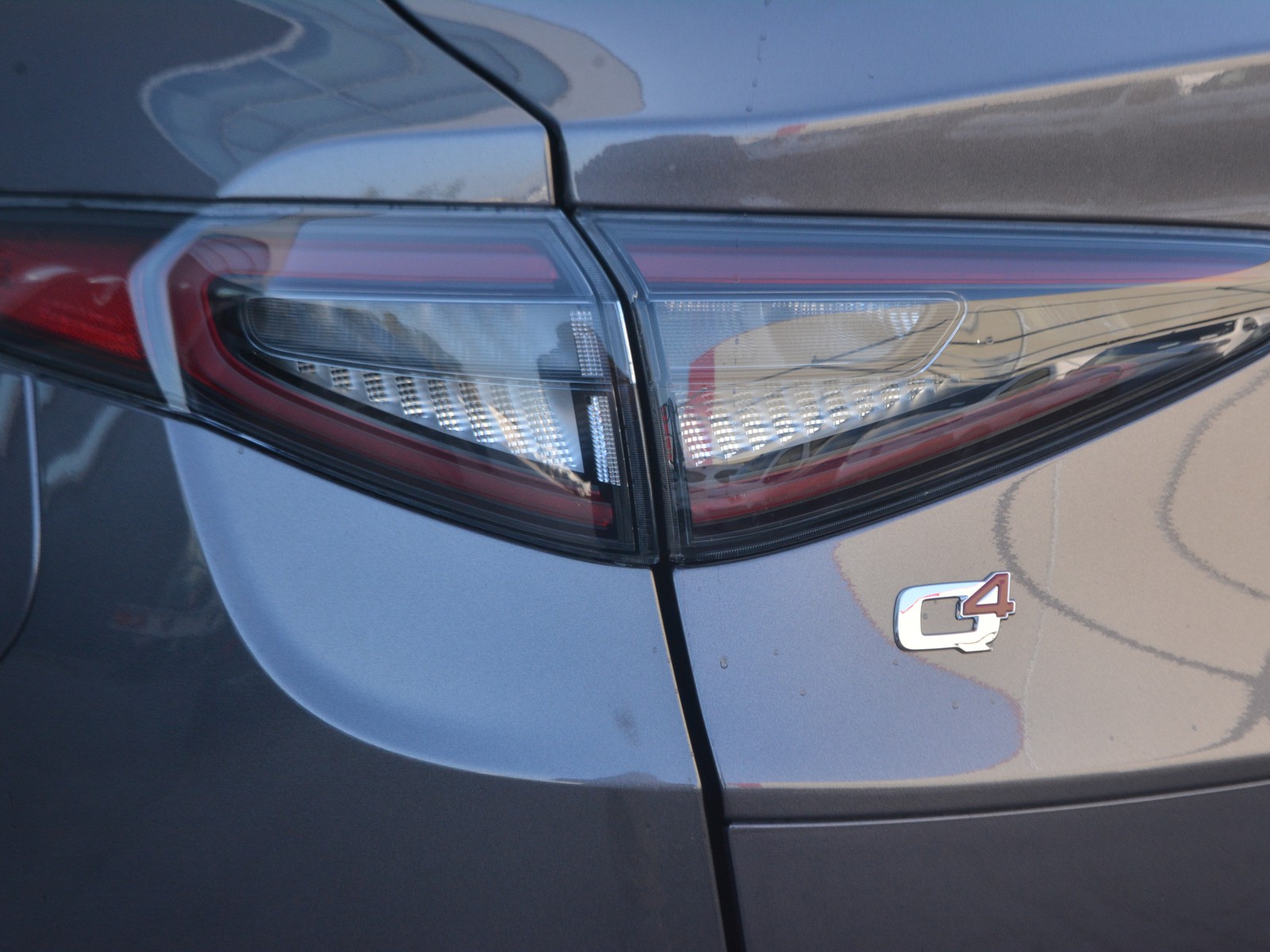 24 - Alfa Romeo Stelvio 2.2 turbo 210cv veloce q4 at8