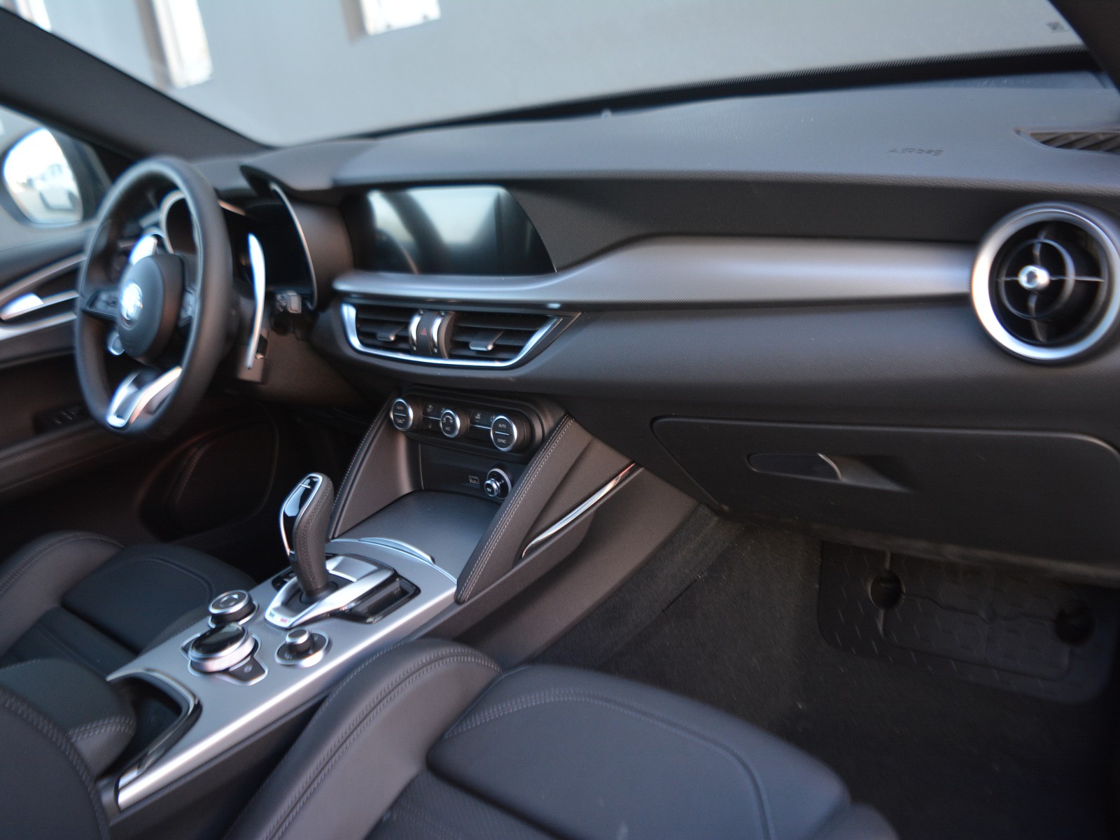 8 - Alfa Romeo Stelvio 2.2 turbo 210cv veloce q4 at8