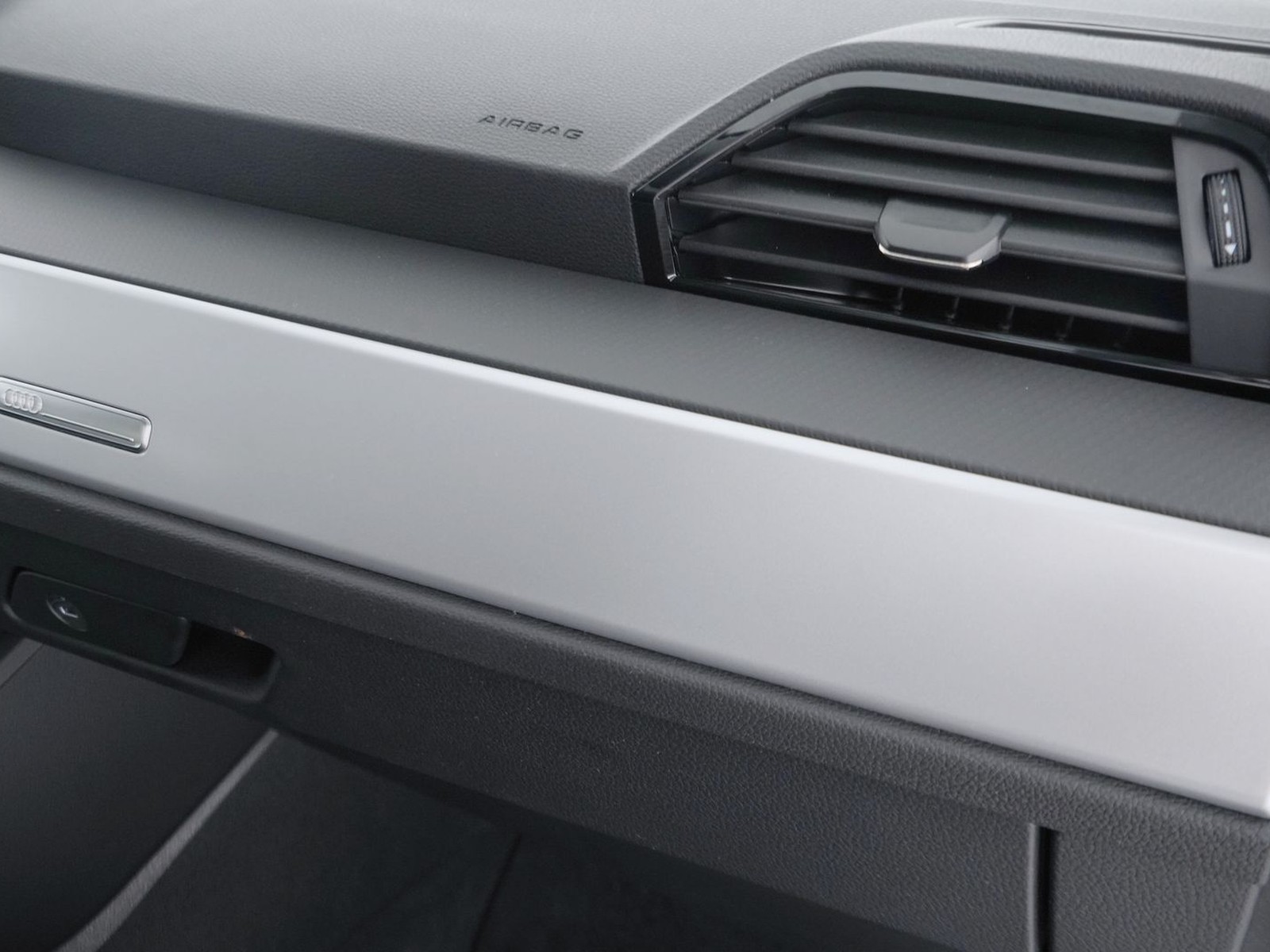 18 - Audi Q3 sportback 35 1.5 tfsi evo2 s line edition s tronic