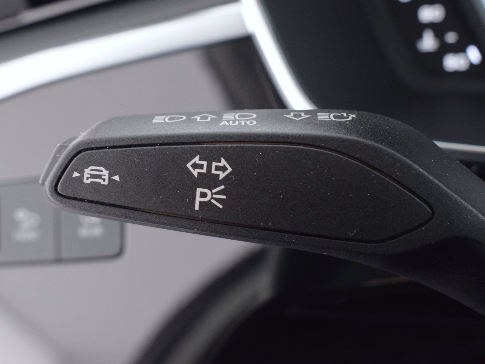 26 - Audi Q3 35 2.0 tdi business advanced s tronic