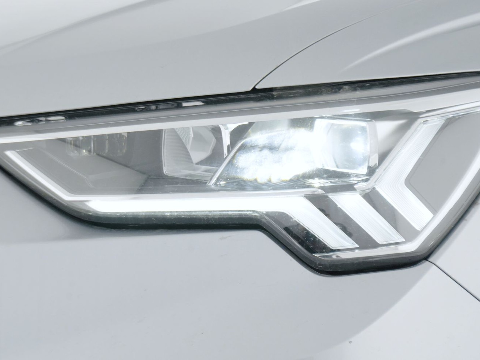 6 - Audi Q3 35 2.0 tdi business advanced s tronic