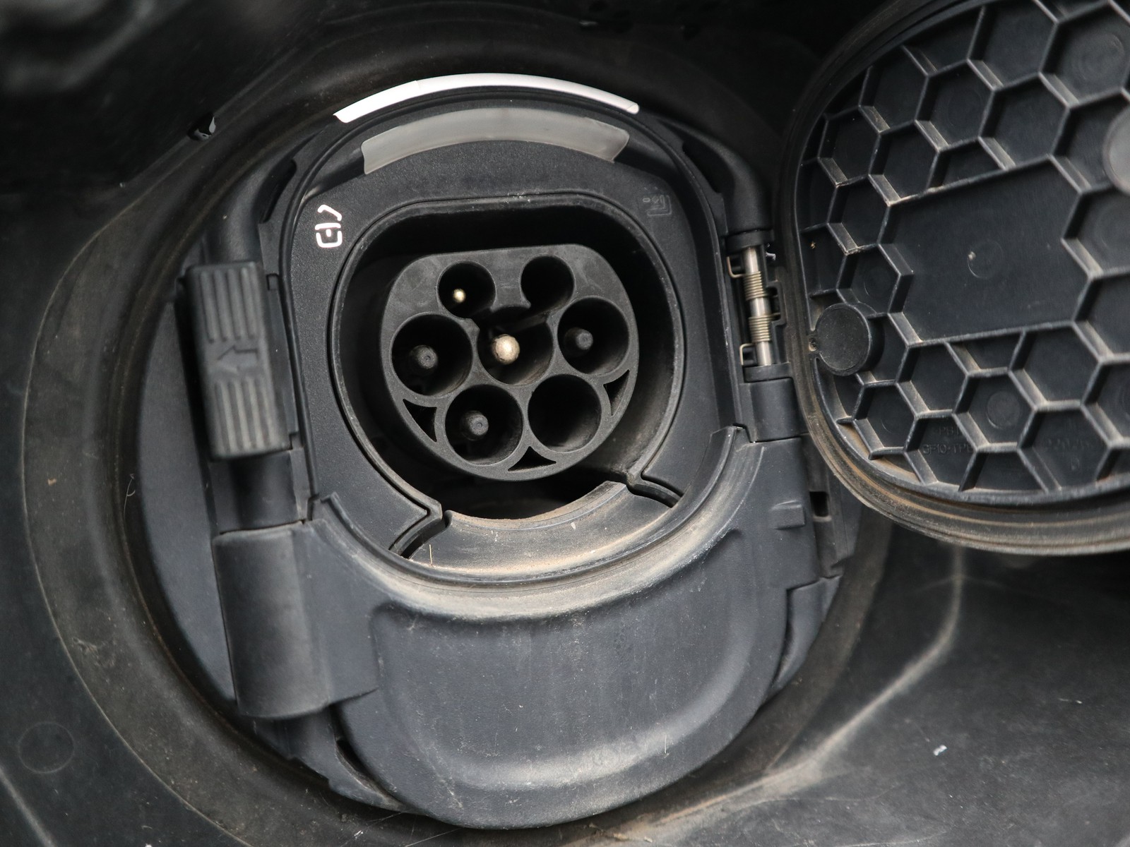 18 - Mercedes Classe A 250 e plug in hybrid (e eq-power) premium 8g-dct