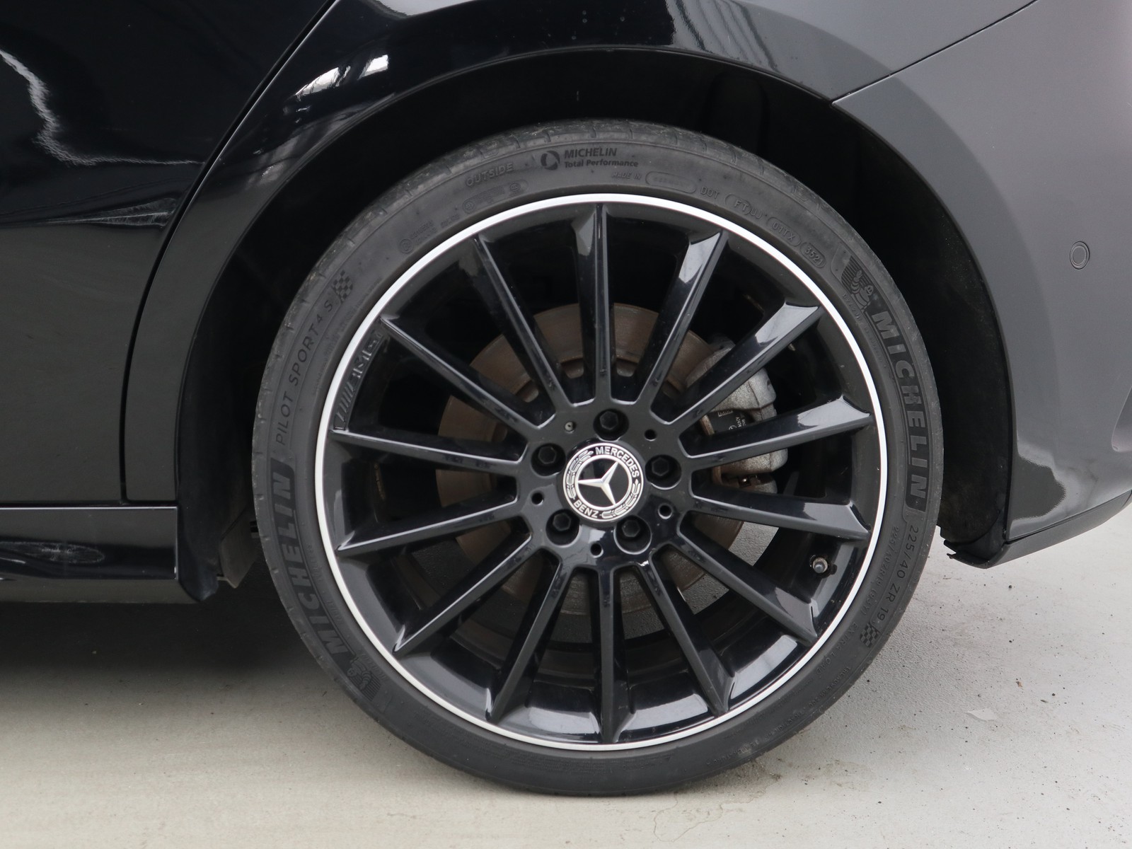 4 - Mercedes Classe A 250 e plug in hybrid (e eq-power) premium 8g-dct