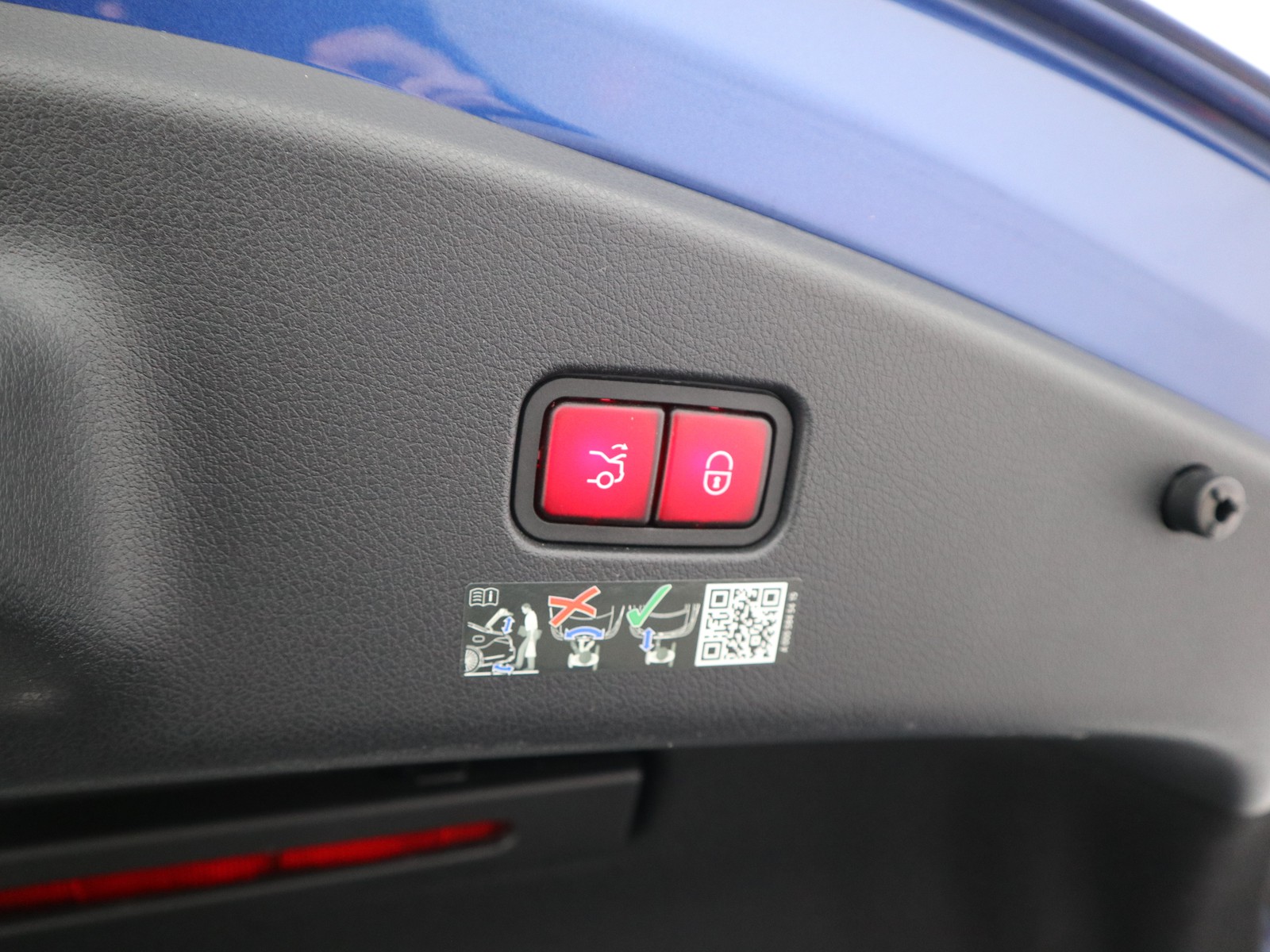 20 - Mercedes CLE coupe 200 amg line premium plus 9g-tronic plus