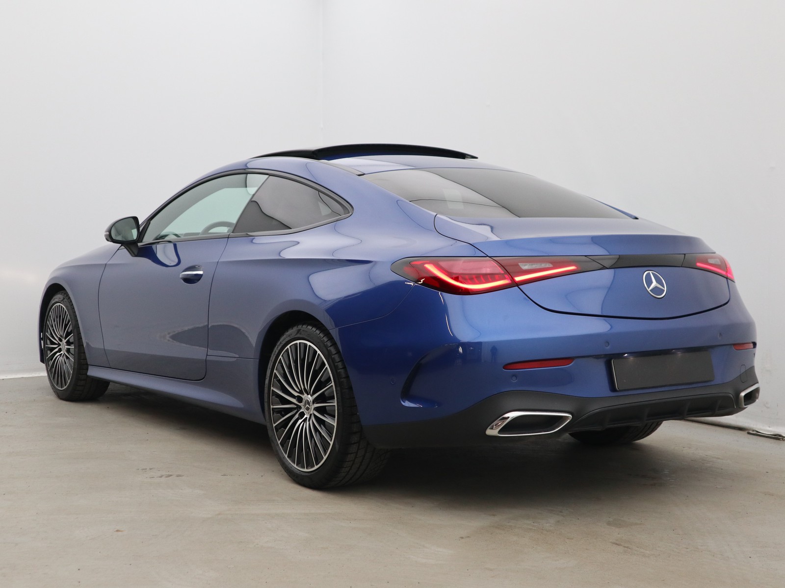 5 - Mercedes CLE coupe 200 amg line premium plus 9g-tronic plus