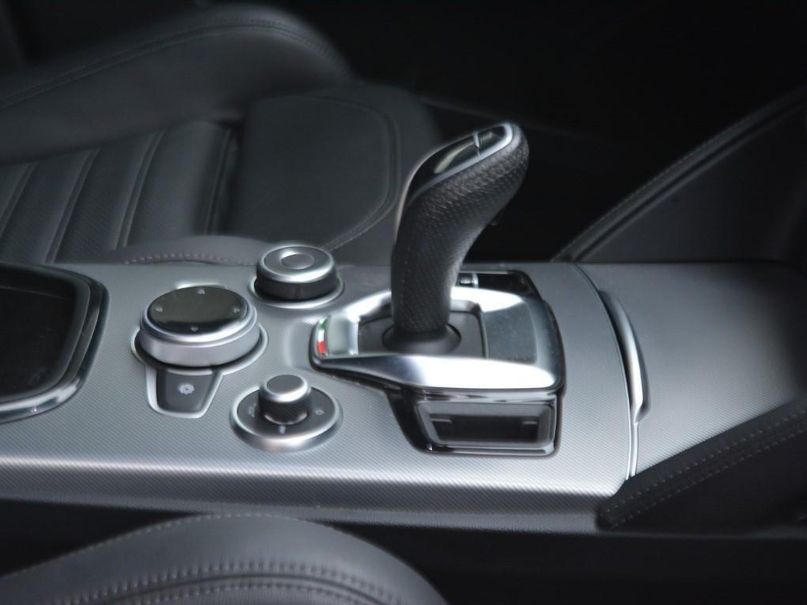 12 - Alfa Romeo Stelvio 2.2 turbo 210cv veloce q4 at8