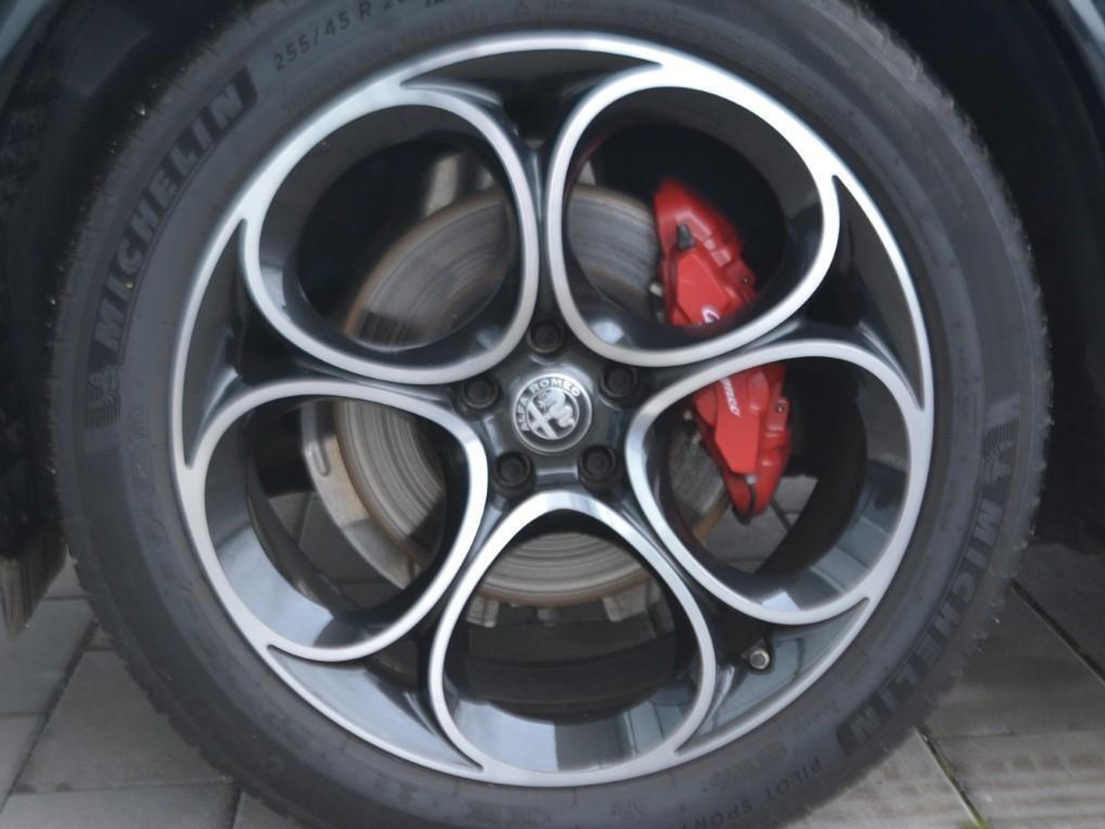 15 - Alfa Romeo Stelvio 2.2 turbo 210cv veloce q4 at8