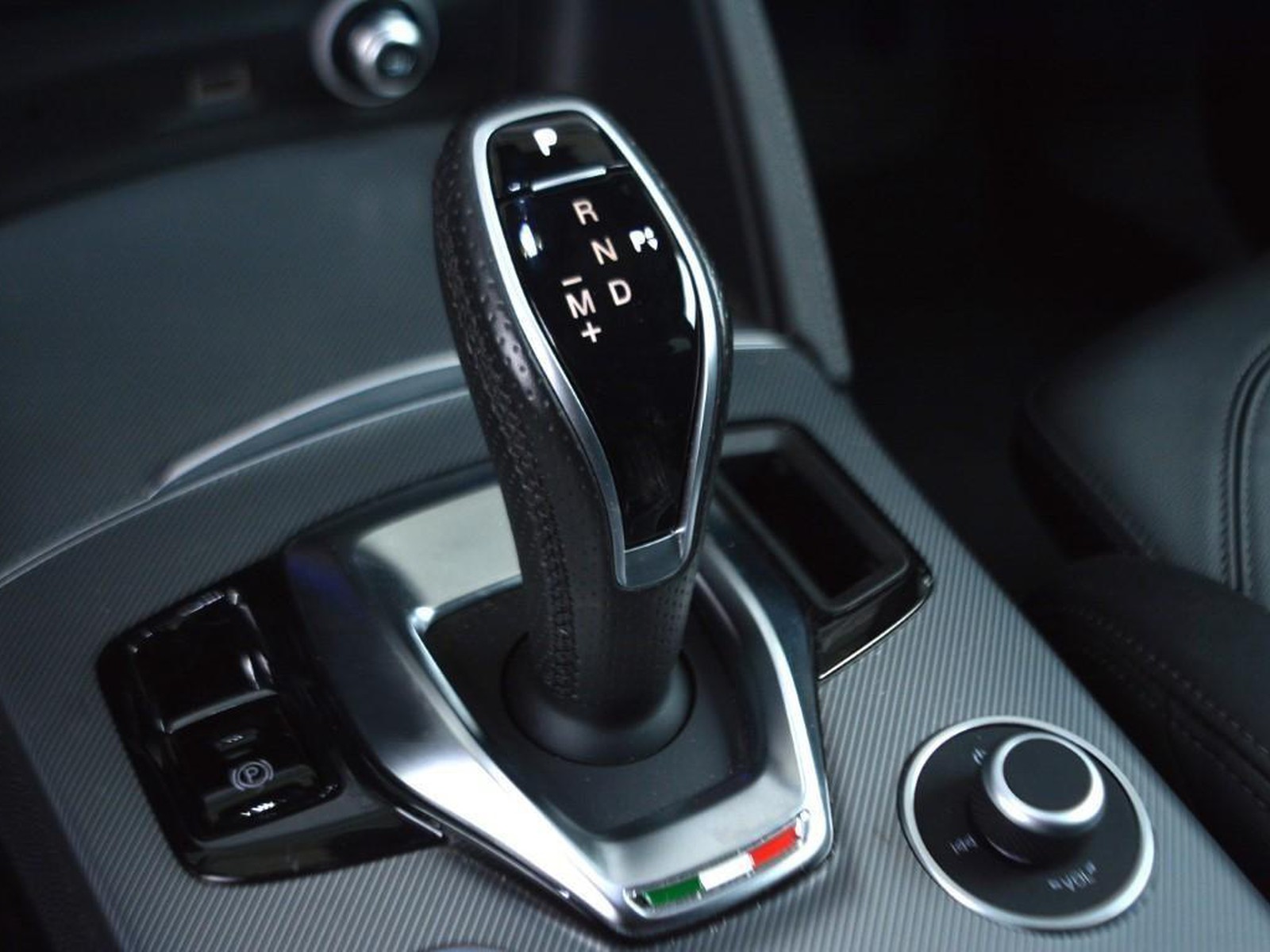 17 - Alfa Romeo Stelvio 2.2 turbo 210cv veloce q4 at8