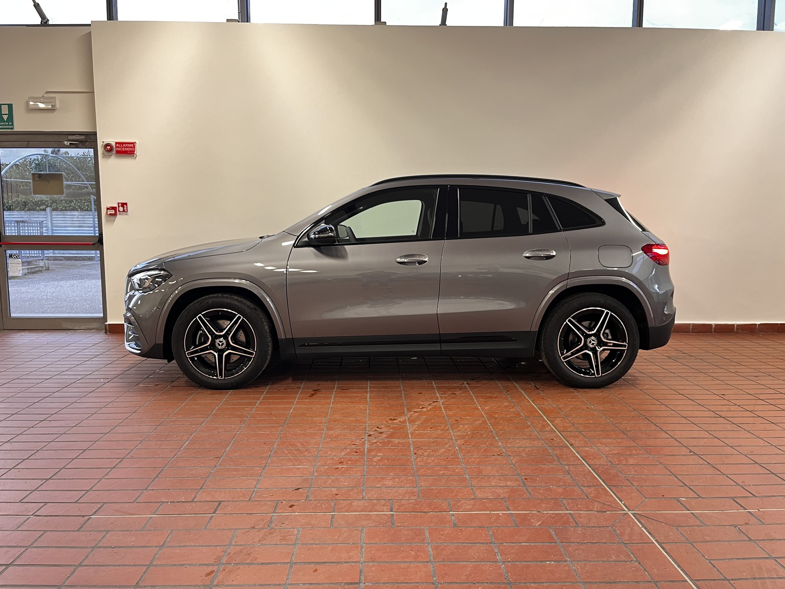 3 - Mercedes GLA 200 d amg line premium 4matic 8g-dct