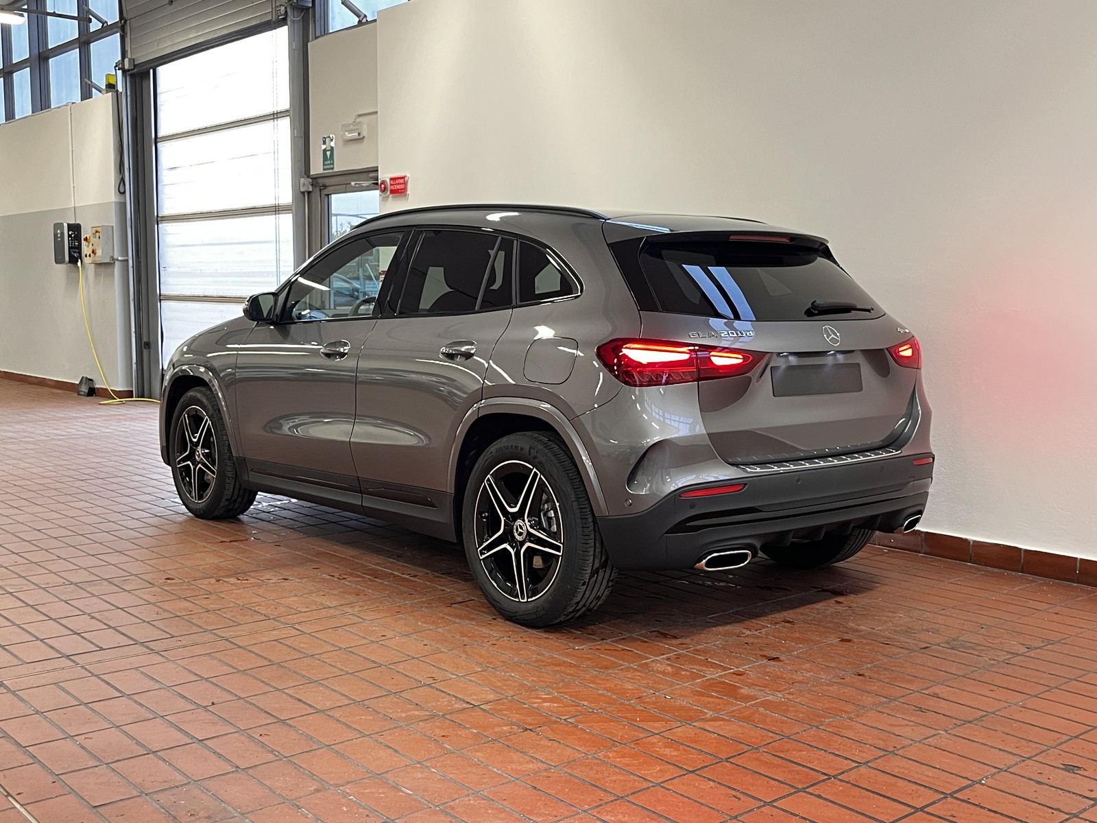 5 - Mercedes GLA 200 d amg line premium 4matic 8g-dct
