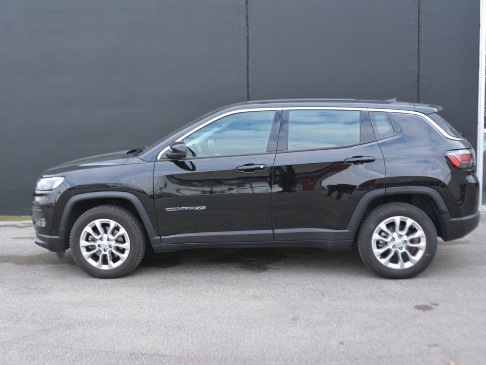 24 - Jeep Compass 1.5 turbo t4 mhev 130cv altitude 2wd