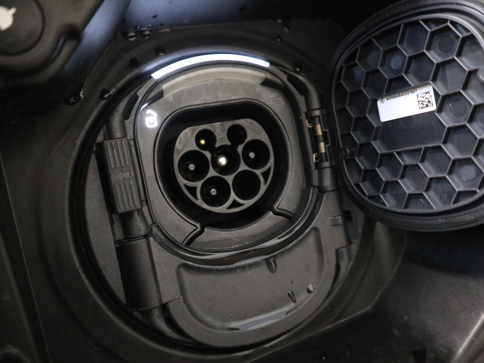 18 - Mercedes GLA 250 e plug in hybrid (e eq-power) premium 8g-dct