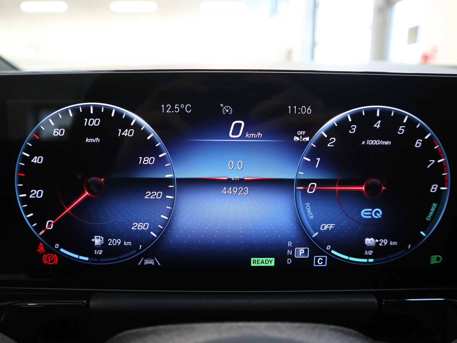 9 - Mercedes GLA 250 e plug in hybrid (e eq-power) premium 8g-dct