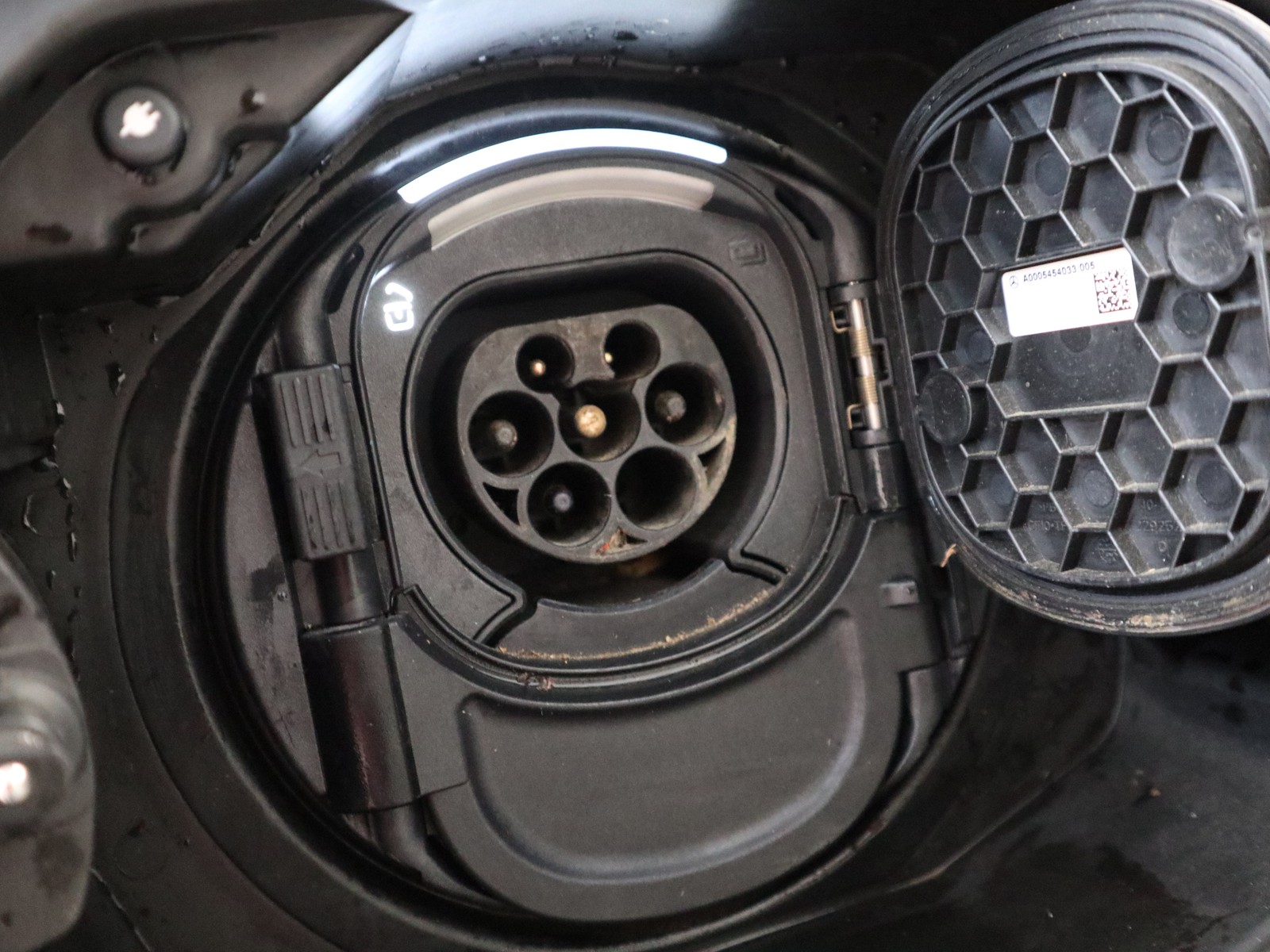 18 - Mercedes Classe A 250 e plug in hybrid (e eq-power) premium 8g-dct