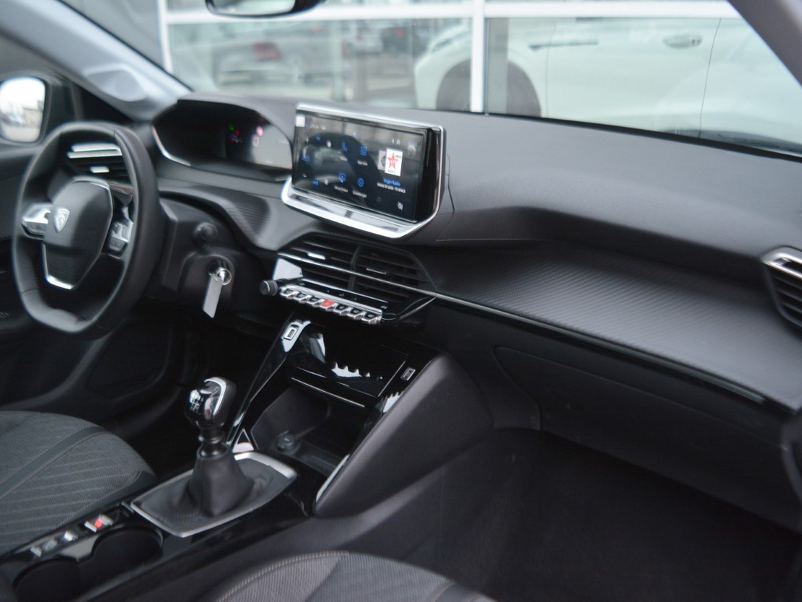 8 - Peugeot 208 1.2 puretech 100cv allure s&s