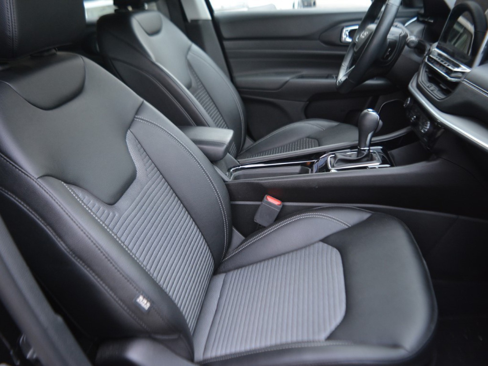 5 - Jeep Compass 1.5 turbo t4 mhev 130cv altitude 2wd