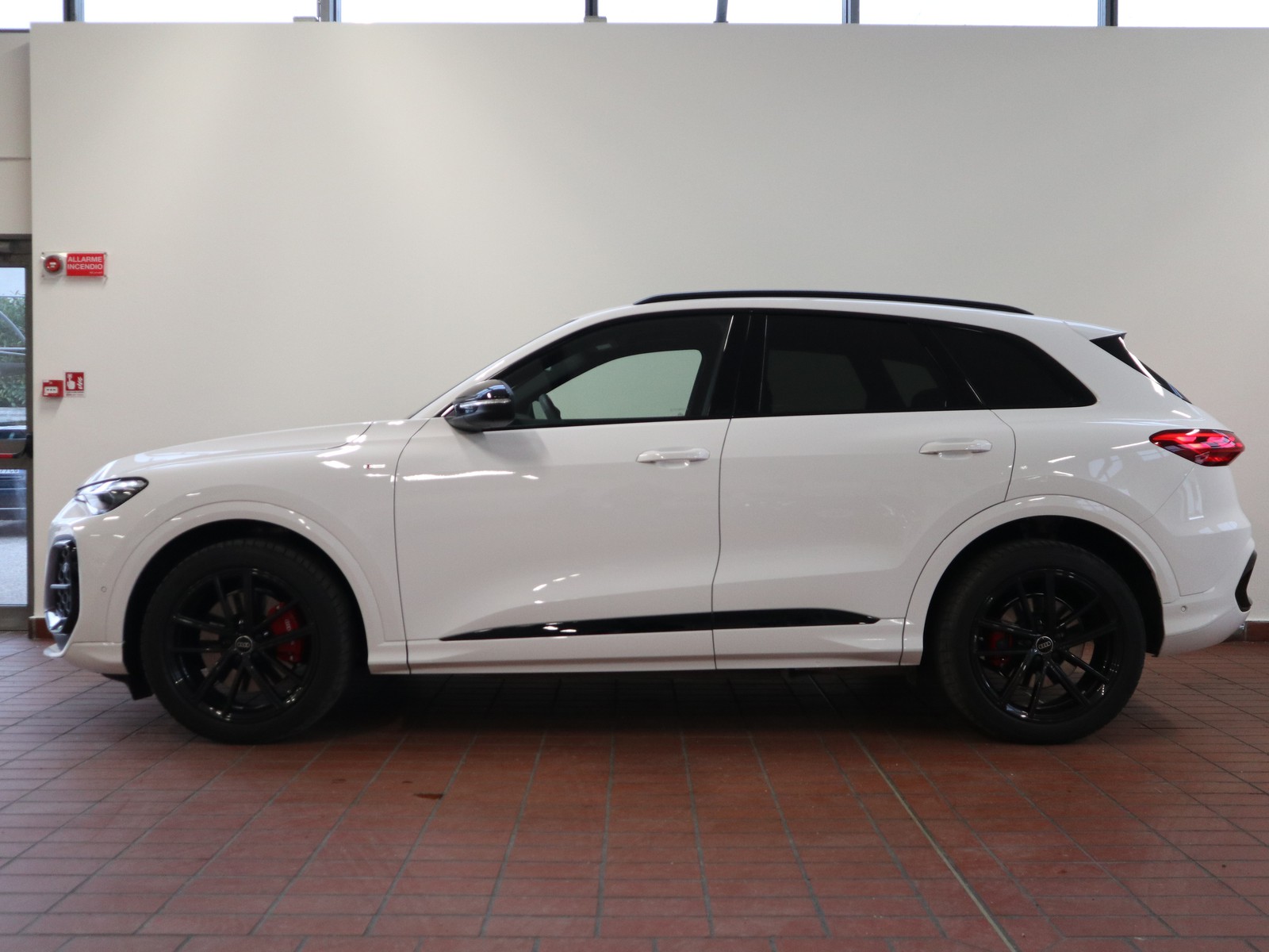 3 - Audi Q5 2.0 tdi mhev+ 204cv s line edition quattro s tronic