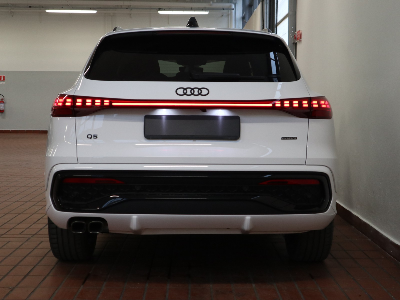 6 - Audi Q5 2.0 tdi mhev+ 204cv s line edition quattro s tronic