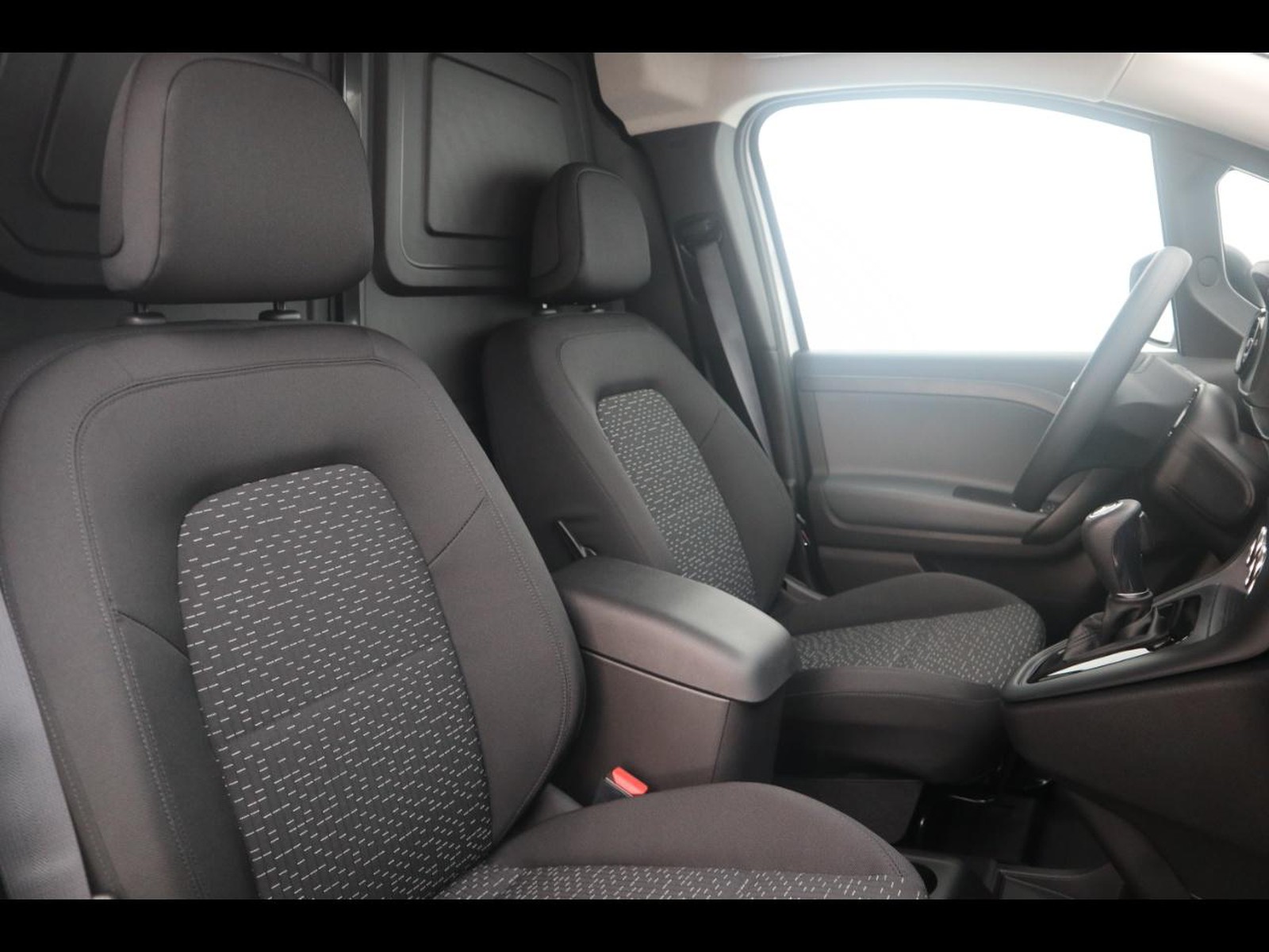 8 - Mercedes Vans Citan efurgone long pro 45kwh