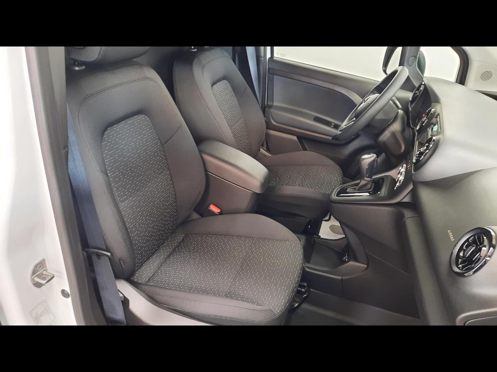 8 - Mercedes Vans Citan efurgone long 45kwh