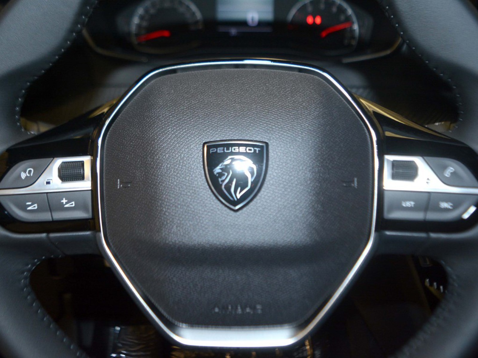 16 - Peugeot 2008 1.2 puretech 100cv style s&s