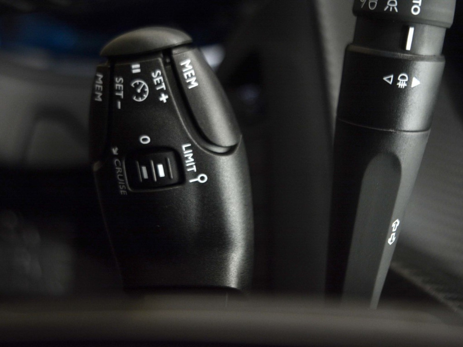 17 - Peugeot 2008 1.2 puretech 100cv style s&s