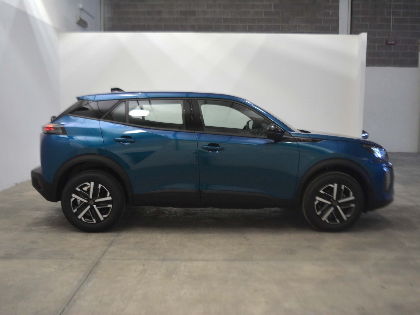 24 - Peugeot 2008 1.2 puretech 100cv style s&s