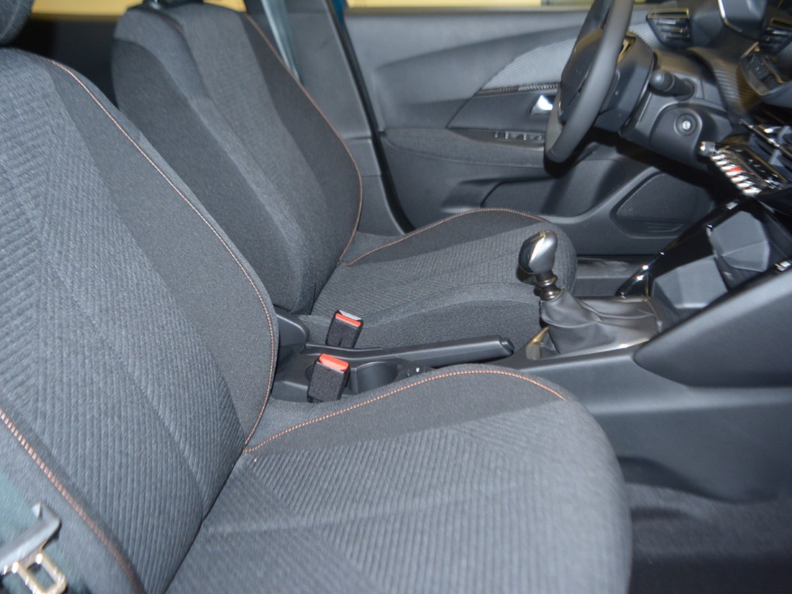 5 - Peugeot 2008 1.2 puretech 100cv style s&s