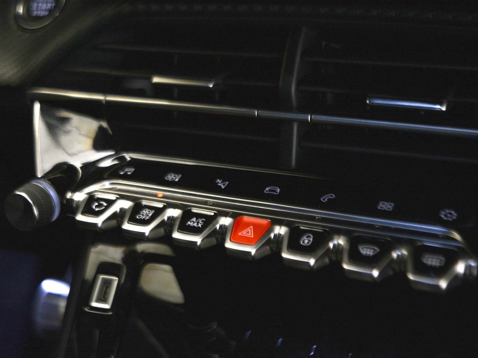 11 - Peugeot 208 5 porte 1.2 puretech gt s&s