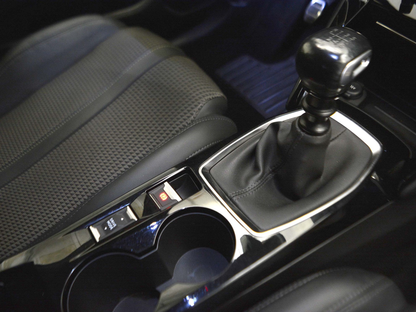 12 - Peugeot 208 5 porte 1.2 puretech gt s&s