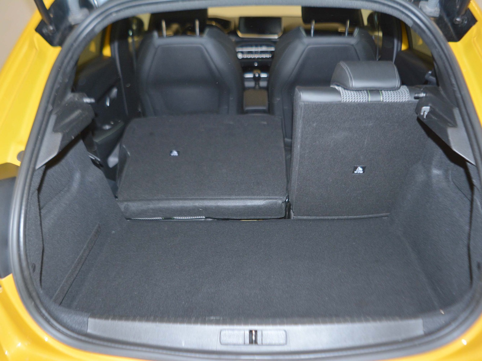 15 - Peugeot 208 5 porte 1.2 puretech gt s&s