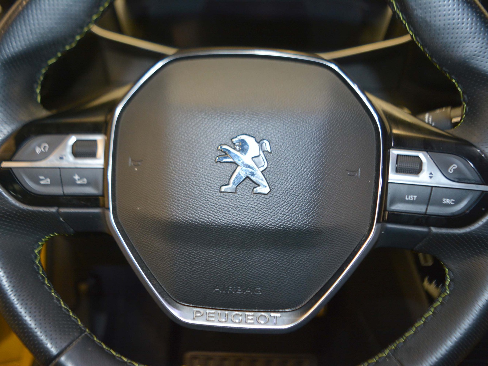 17 - Peugeot 208 5 porte 1.2 puretech gt s&s