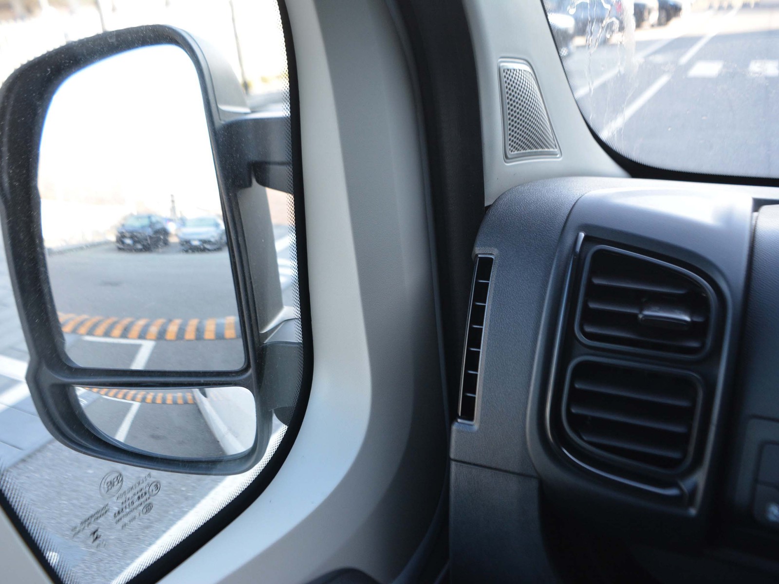 21 - Peugeot Boxer 35 l2h2 2.2 diesel 140cv s&s