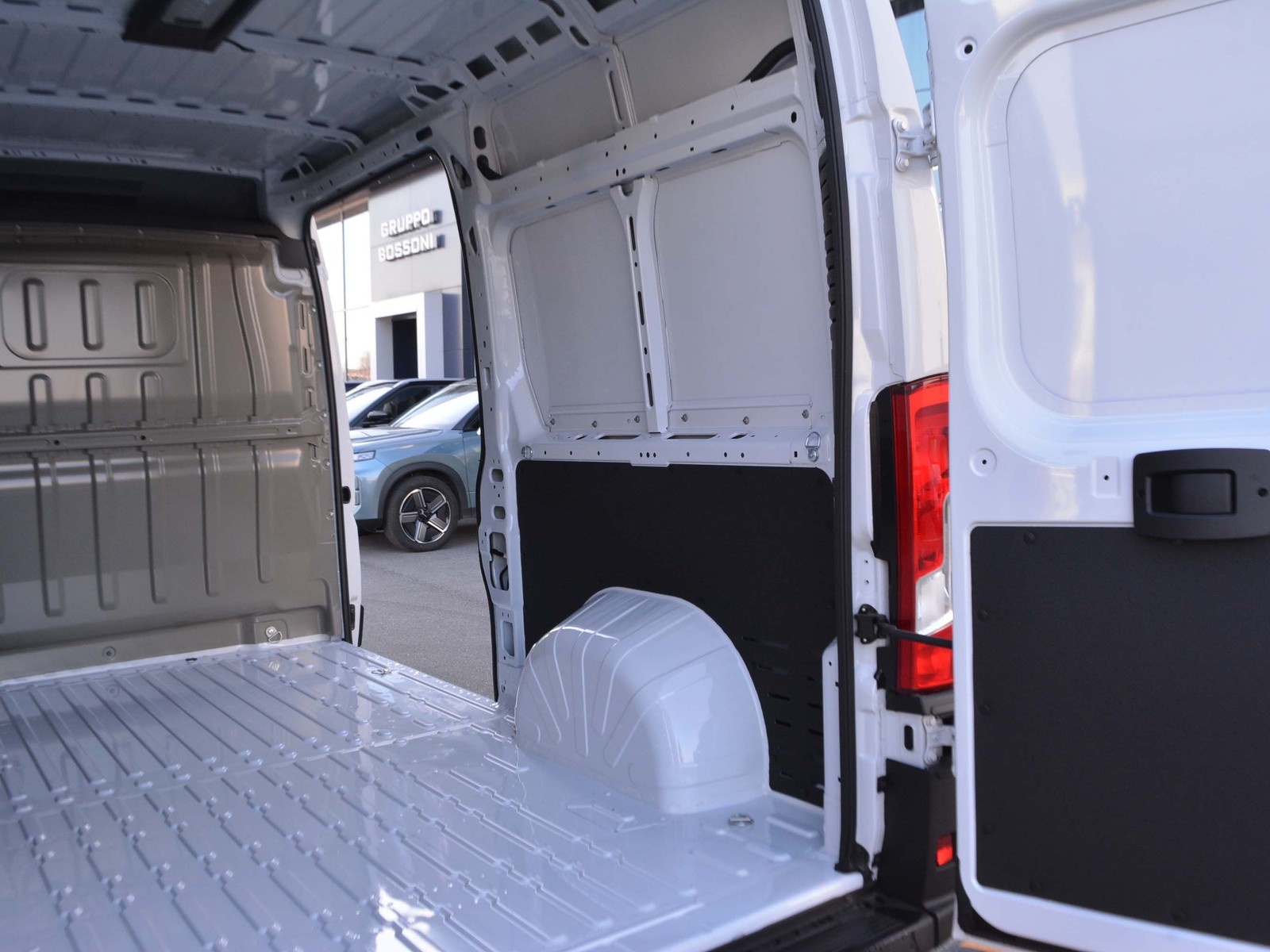 15 - Peugeot Boxer 35 l2h2 2.2 diesel 140cv s&s