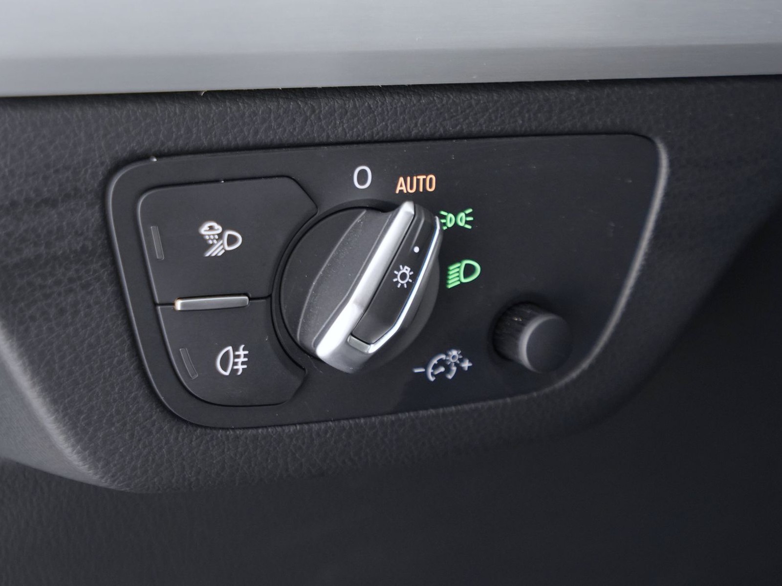 11 - Audi Q5 40 2.0 tdi mhev 12v s line plus quattro s tronic