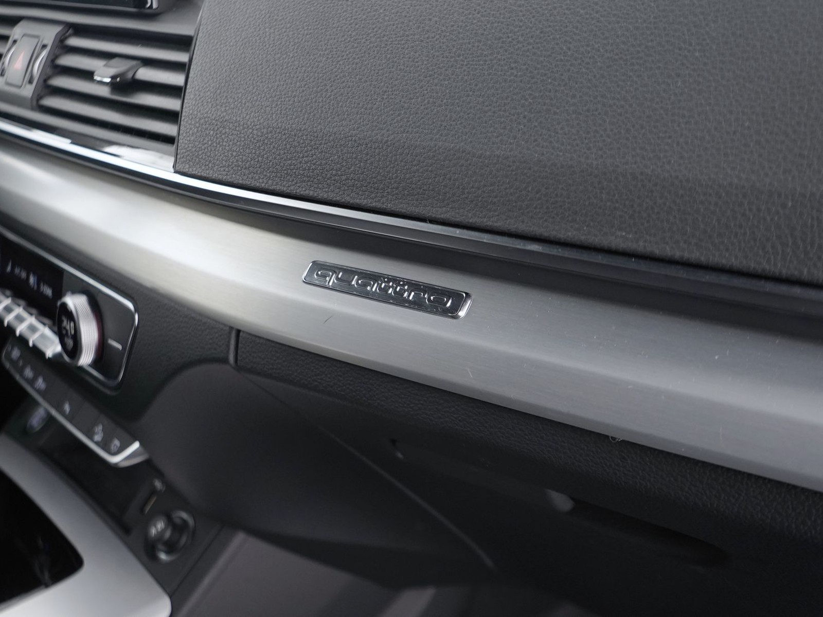 18 - Audi Q5 40 2.0 tdi mhev 12v s line plus quattro s tronic