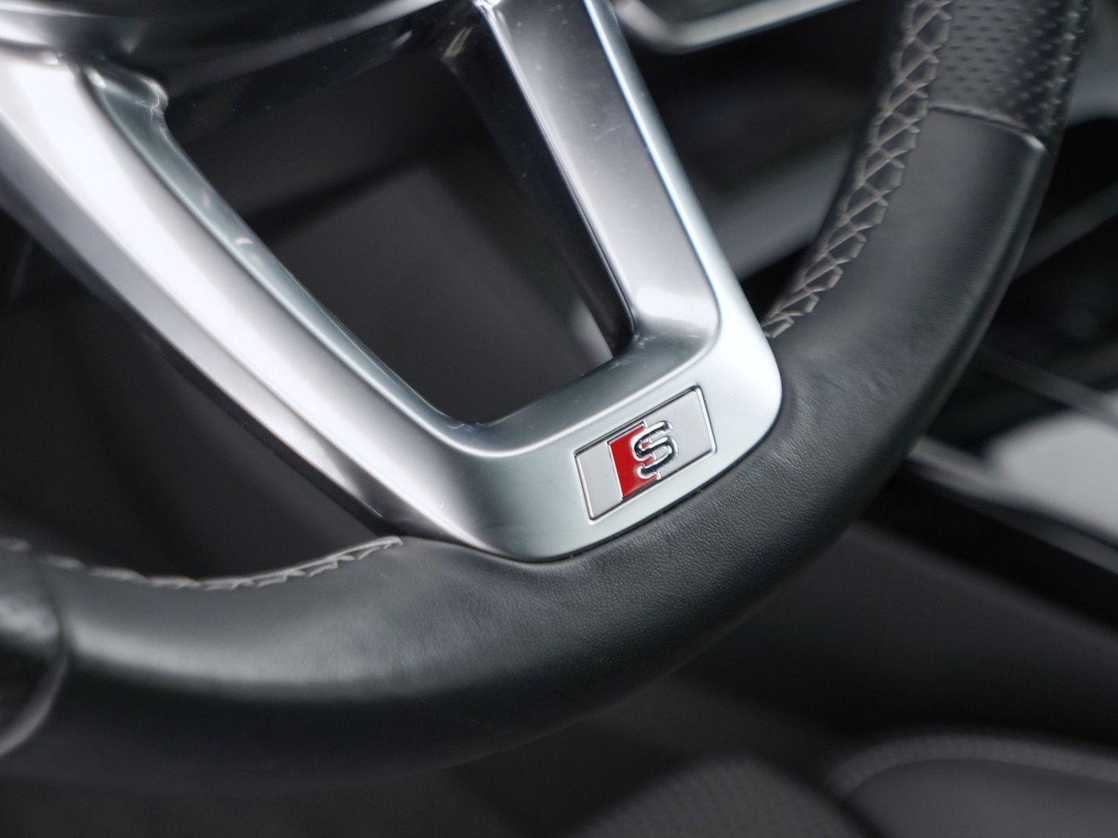 27 - Audi Q5 40 2.0 tdi mhev 12v s line plus quattro s tronic