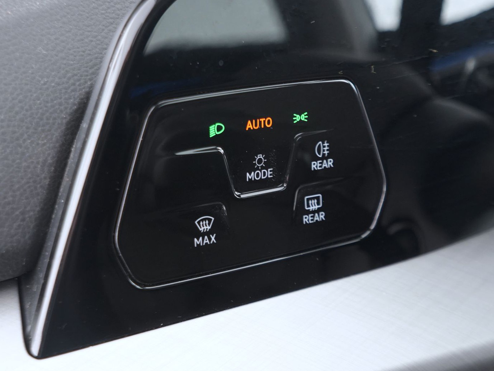 16 - Volkswagen Golf 1.5 tsi ehybrid 204cv edition plus dsg