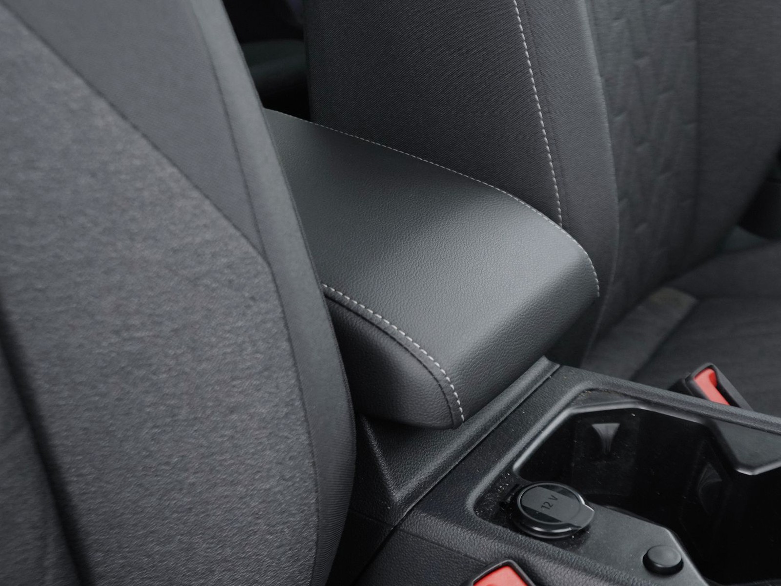 18 - Volkswagen Golf 1.5 tsi ehybrid 204cv edition plus dsg