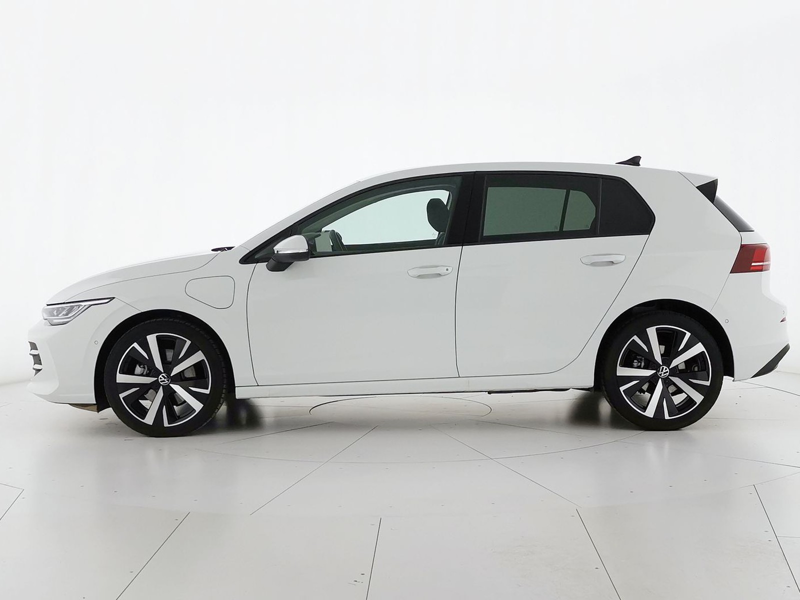 3 - Volkswagen Golf 1.5 tsi ehybrid 204cv edition plus dsg