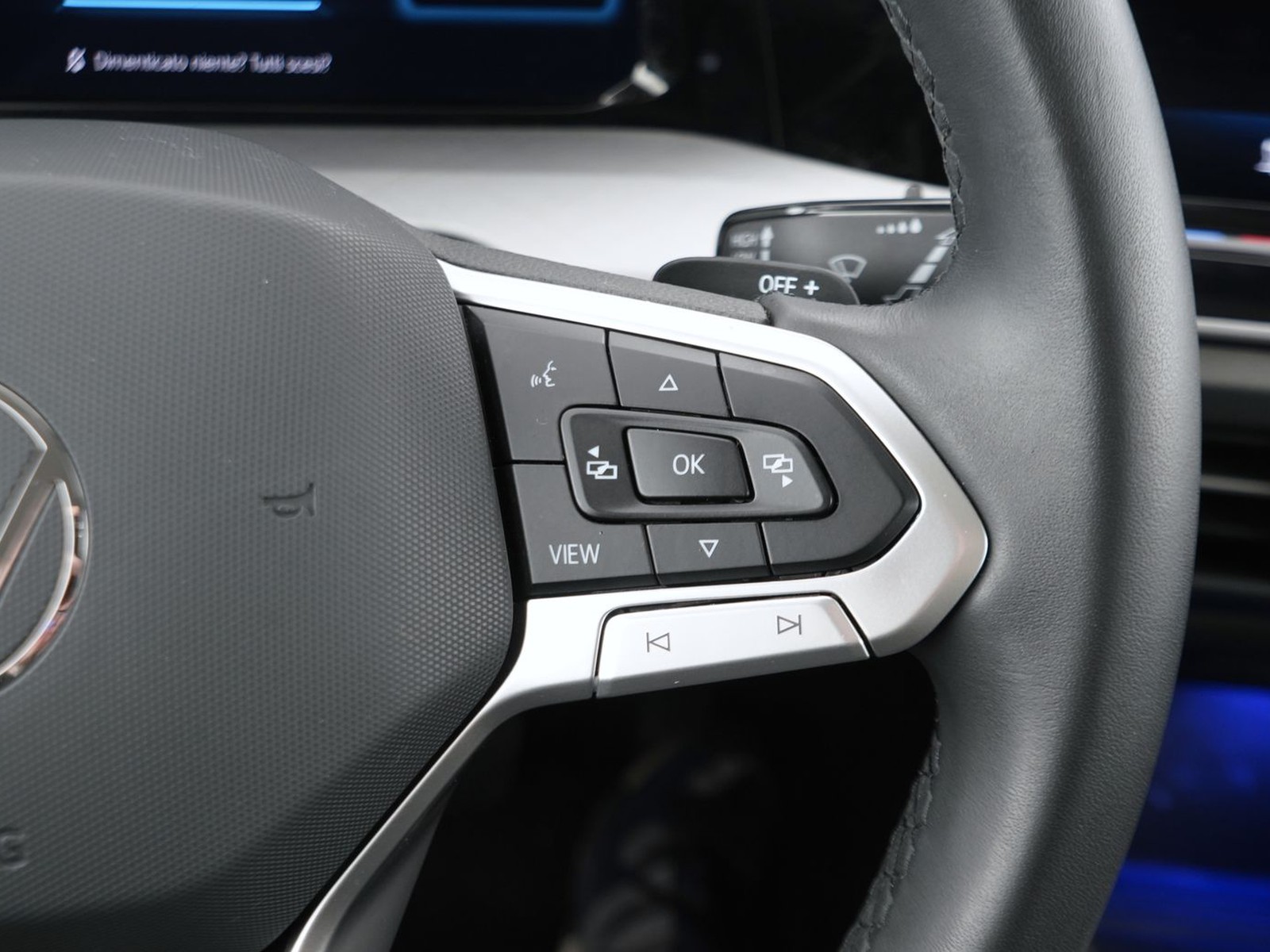 26 - Volkswagen Golf 1.5 tsi ehybrid 204cv edition plus dsg