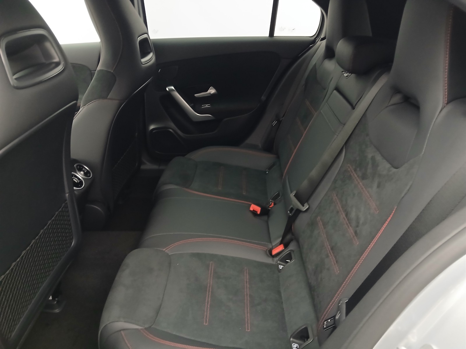 8 - Mercedes Classe A 180 amg line premium 7g-dct