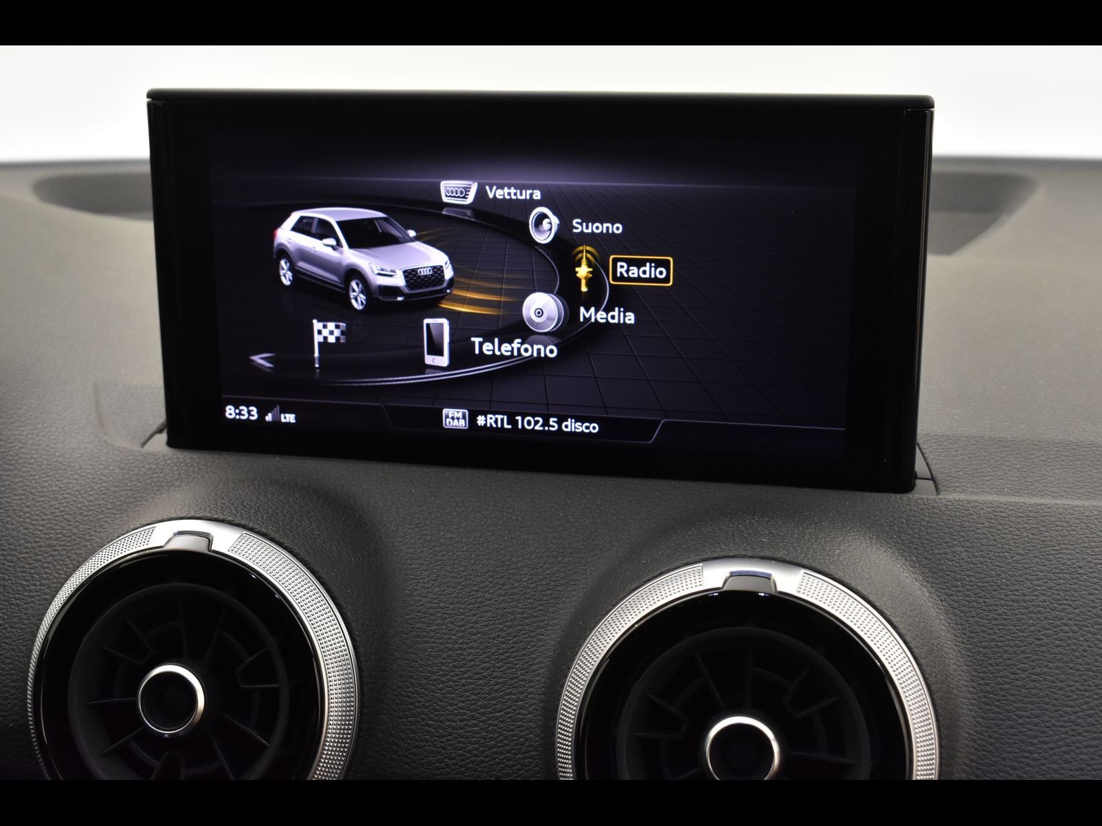 6 - Audi Q2 35 1.5 tfsi s line edition s tronic