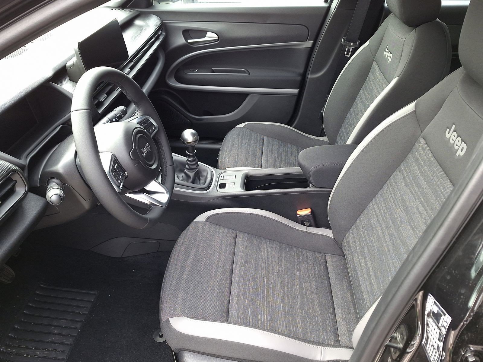 11 - Jeep Avenger 1.2 turbo 100cv longitude fwd