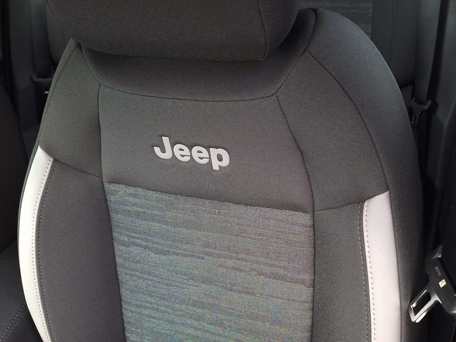 22 - Jeep Avenger 1.2 turbo 100cv longitude fwd