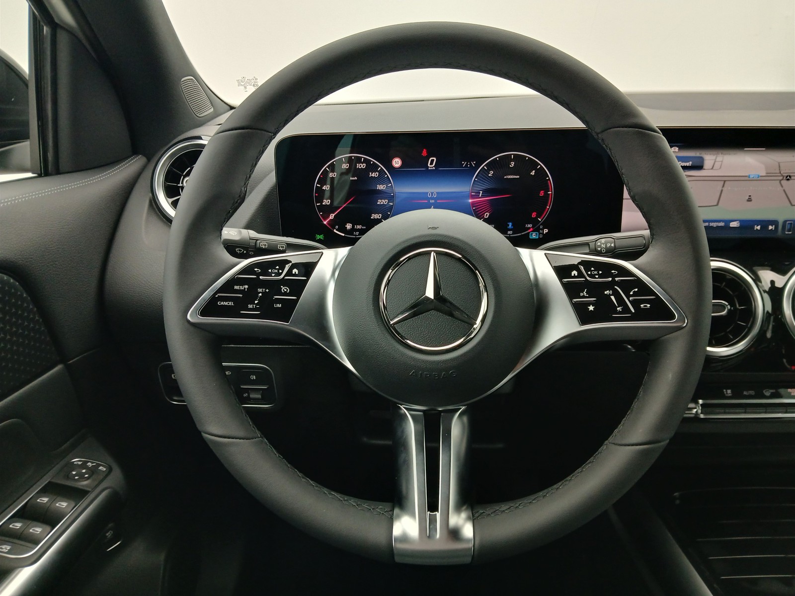 17 - Mercedes GLA 180 d progressive advanced 8g-dct