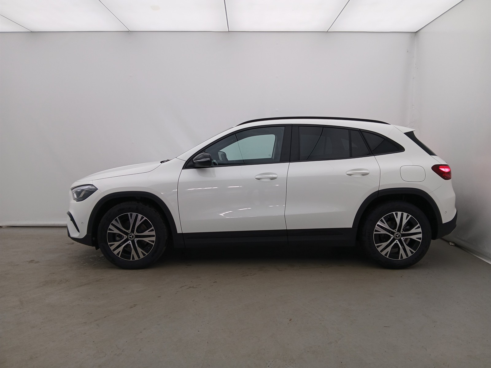 3 - Mercedes GLA 180 d progressive advanced 8g-dct