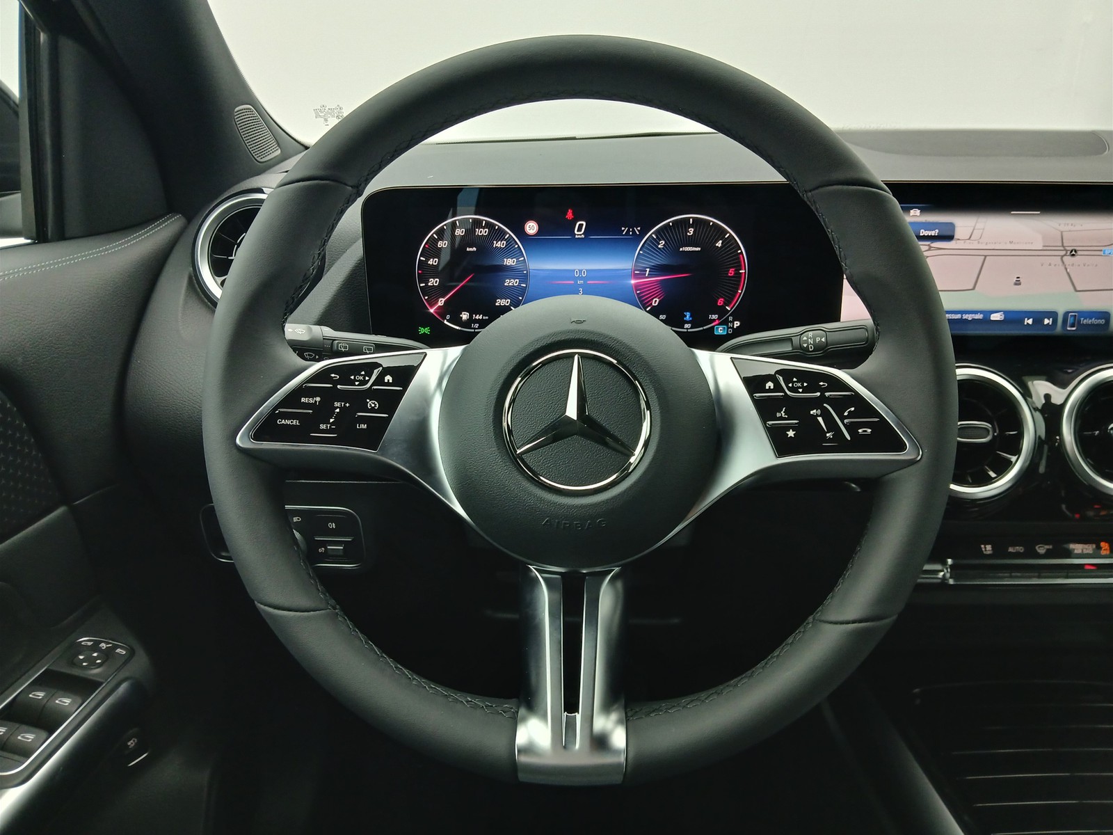 17 - Mercedes GLA 180 d progressive advanced 8g-dct