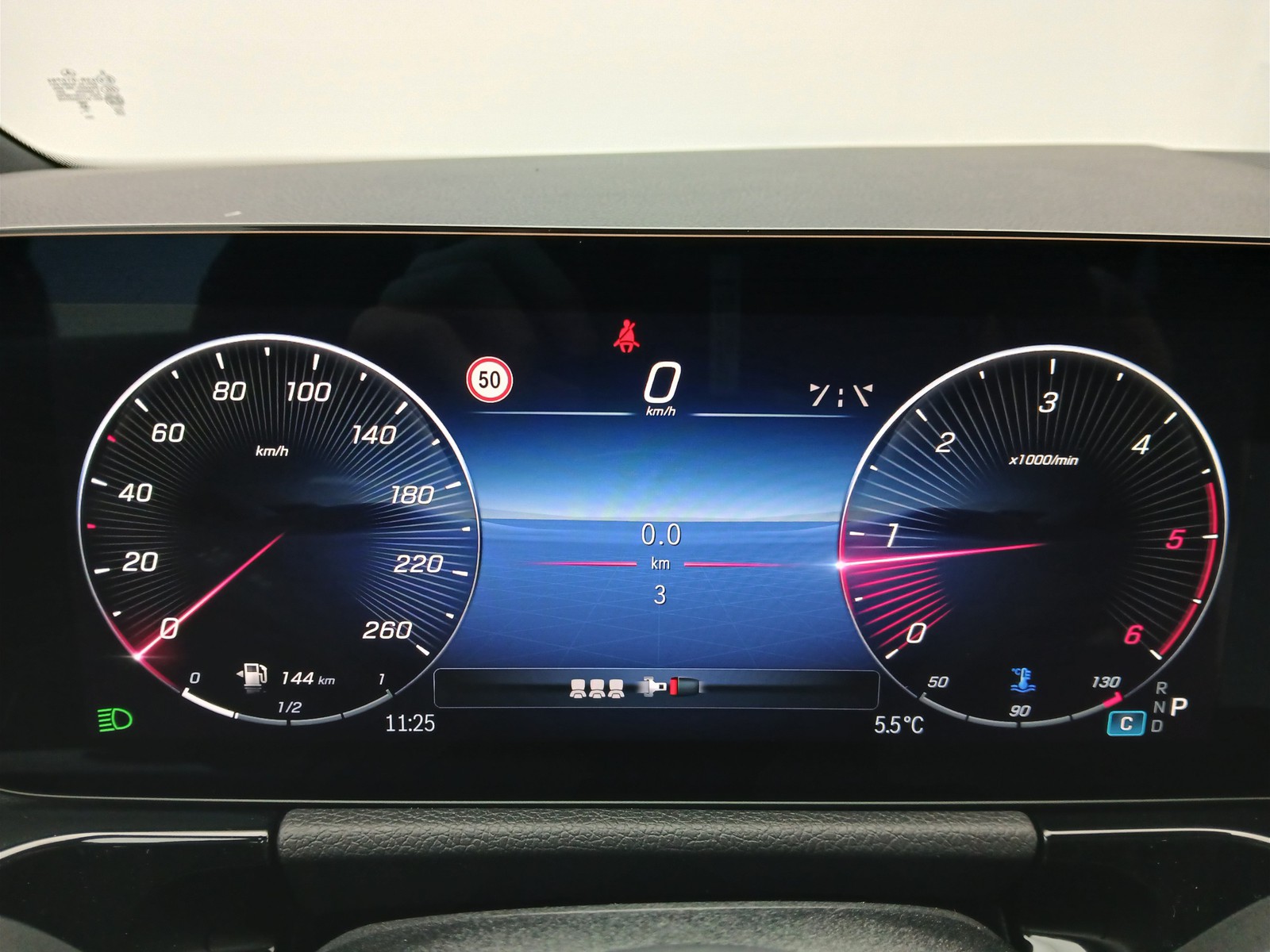 9 - Mercedes GLA 180 d progressive advanced 8g-dct